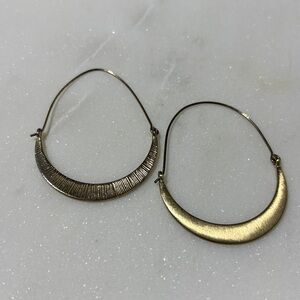 Dainty Gold Hoop Earrings